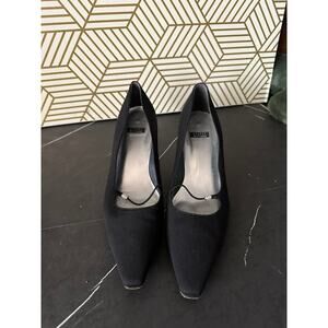 Stuart Weitzman Black Vintage Pointed Toe Heel | Size 8.5